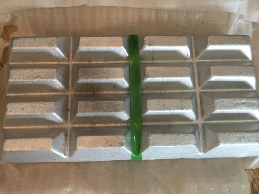 Aufbewahren an einem kühlen Ort Magnesium Master Alloy unregelmäßiger Ingot-Typ mit glatter Oberfläche für die Metallverarbeitung und Legierung optimiert