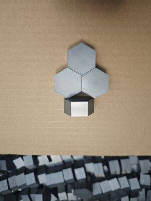 Premium Siliziumkarbid (SiC) Keramikfliesen für kugelsichere Einsatzplatten.